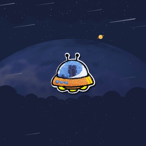 Set av 18 datorbroderade planettecknade astronautbroderier