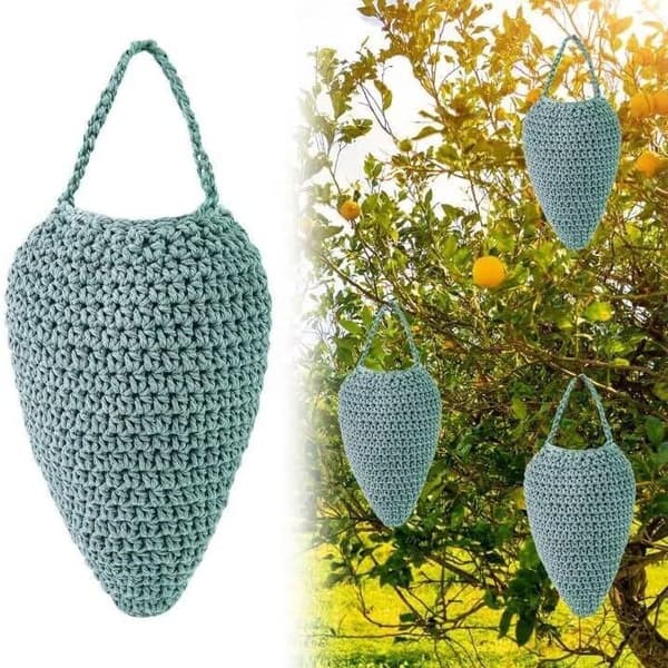 Hæklet gedehamsebo-ornament blue