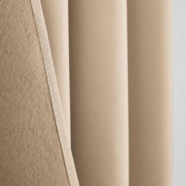 Mörkläggningsgardiner - En styck - 140 x 260 cm - Polyester - Isolerande sammetfoder beige
