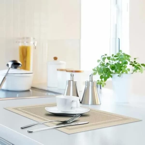 Bordstablett i PVC - Rektangulär 45x30 cm (6-pack) - Halkfri - Tvättbar - Värmeresistent beige