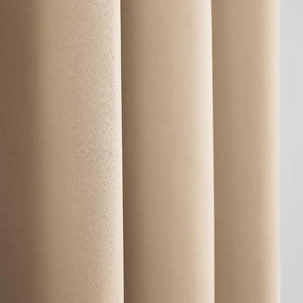 Mörkläggningsgardiner - En styck - 140 x 260 cm - Polyester - Isolerande sammetfoder beige