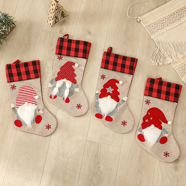 4 stycken tomte ansiktslös gubbe Julstrumpa presentpåse