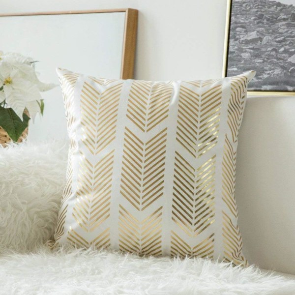 4 kpl:n pakkaus, Gold Stripes -tyynynpäällinen