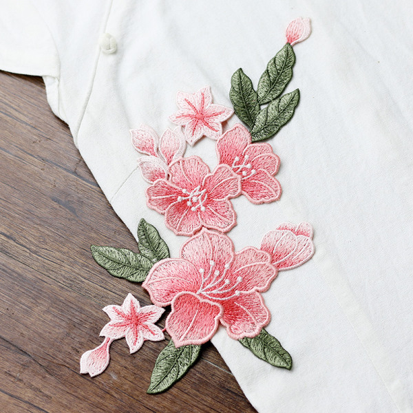 Sy på lilje-blomster, broderte blomsterapplikasjoner for DIY-klær, jakker, jeans, ryggsekker, hatter, Arts Craft S