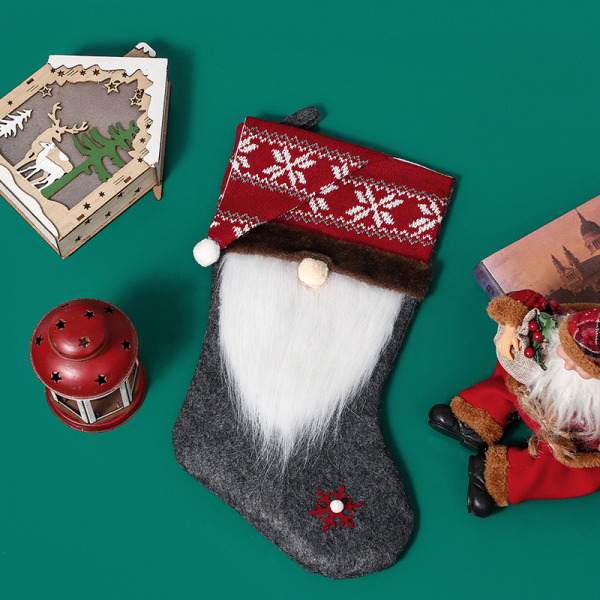 1 stk grå modell tomte ansiktsløs gubbe julestrømpe