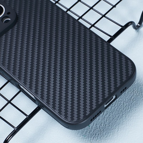 SKALO iPhone 16 Pro Carbon Fiber TPU-suojakuori - Musta Black