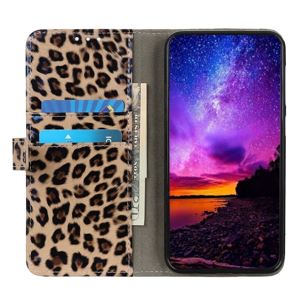 SKALO Samsung A04s 4G Leopardikuvioinen lompakkokotelo PU-nahasta. Multicolor