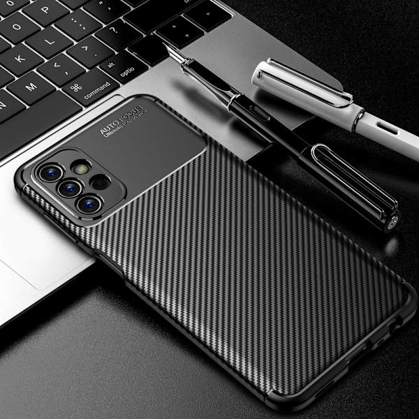 SKALO Samsung A13 4G Carbon Fiber TPU-suojakuori - Musta Black