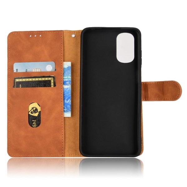 SKALO Motorola Moto E32/E32s Matt PU-læderpungetui - Brun Brown