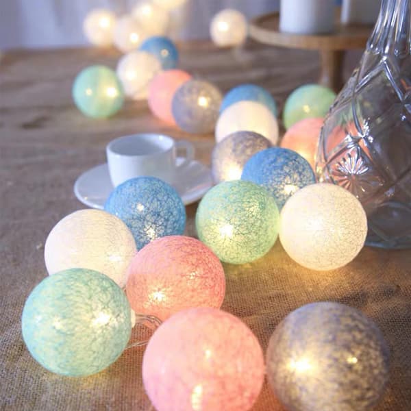 Lantern med bomullsdotter, 3 meter lang, 20 lys, makronfarger, 3 cm kuler