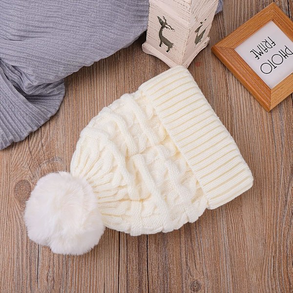 Vintermössa för kvinnor, stickad mössa med fleecefoder, varm mössa med konstpälsboll White One size