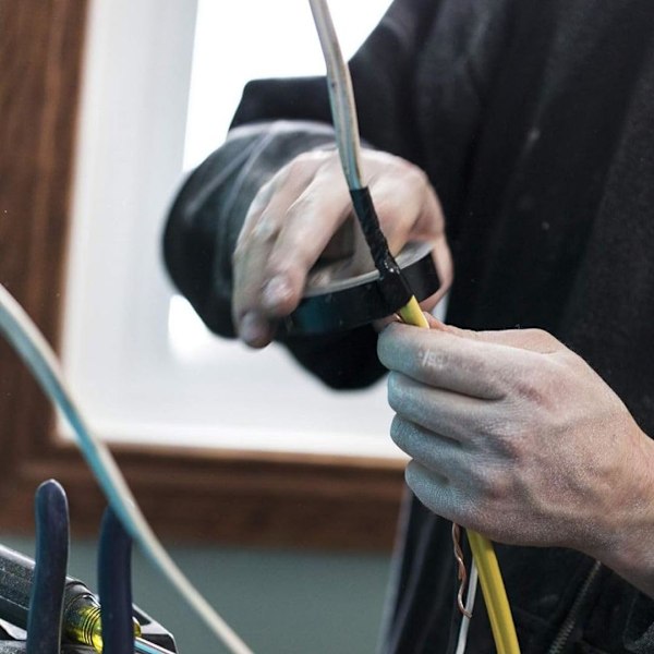 Sort eltape, 19 mm x 20 m, stærk selvklæbende PVC-isoleringstape til isolering, reparation og beskyttelse af elektriske ledninger, 3 ruller