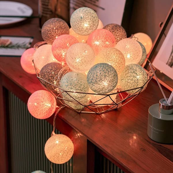 Lantern med bomullsdotter, 3 meter lang, 20 lys, makronfarger, 3 cm kuler