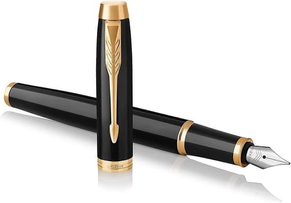 Fountain Penna | Svart lack med gulddetaljer | Medium spets med blått bläck Refill 0,5 mm