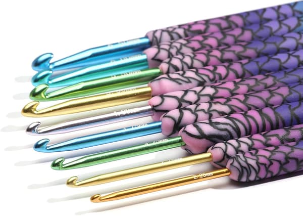 Crochet Hooks for Arthritic Hands, Ergonomic Crochet Hook 9-Pack, Full Metal Set with Soft Clay Handle Grip, Includes Sizes 2.25mm-6.5mm