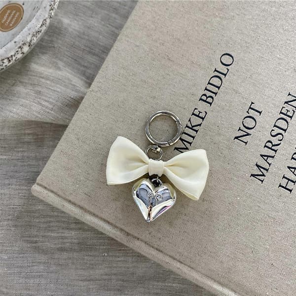 Trendig Silver Hjärta Väskberlock med Rosett Sofistikerad Rosett Utsmyckad Silver Hjärta Nyckelring Berlock för Väskor Väska Off white rosett Black