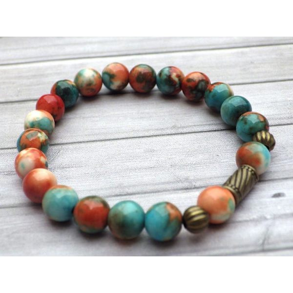 Diameter 8mm Tibetansk armbånd til kvinder i vintage stil i naturlige hvide jadeperler farvet i brun, orange og blå, antikke bronzeperler