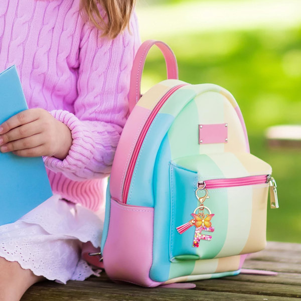 Nyckelringar i form av initialer för kvinnor, tofs, fjäril, rosa, lila, söt bilnyckelring för plånböcker, handväskor, ryggsäckar, A-Ö Pink F