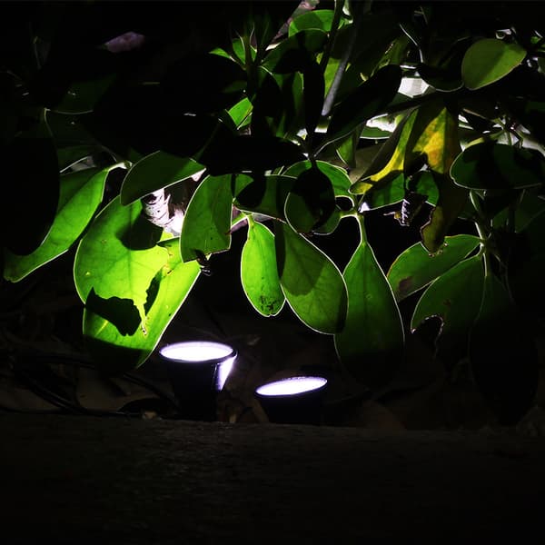 Gräsmatta Ljus Solcellsdriven LED Solflamma Lampa COB Trädgård Gräsmatta Lampa LED