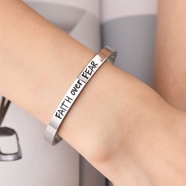 Vänskapsarmband för kvinnor - Inspirerande vänskapspresenter till bästa vän, motiverande manschettarmband för systrar, mamma, lärare, presenter 1Faith over fear