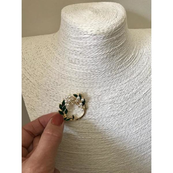 Liljekonvalbroche Gave, Dronning Elizabeths Yndlingsblomst