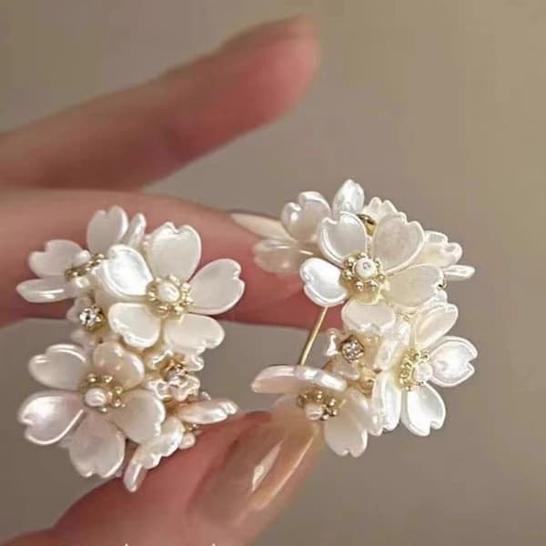 Delikate ørestikker Unikke blomsterøreringe Perleøreringe Blomsterøreringe ABS-tekstur til modeentusiaster Section 5