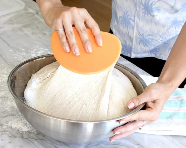 Flexible Bowl Scraper - 1 pc | Curved to shape bread or pastry dough | Adapts to all mixing bowls