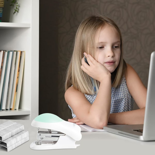 Mini Uanstrengt Desktop Heftemaskiner med 400 Standard 26/6 Hefteklammer, 2-24 Ark Kapasitet, Inkluderer Innebygd Hefteklammerfjerner, Søt Heftemaskin Gave til Stu