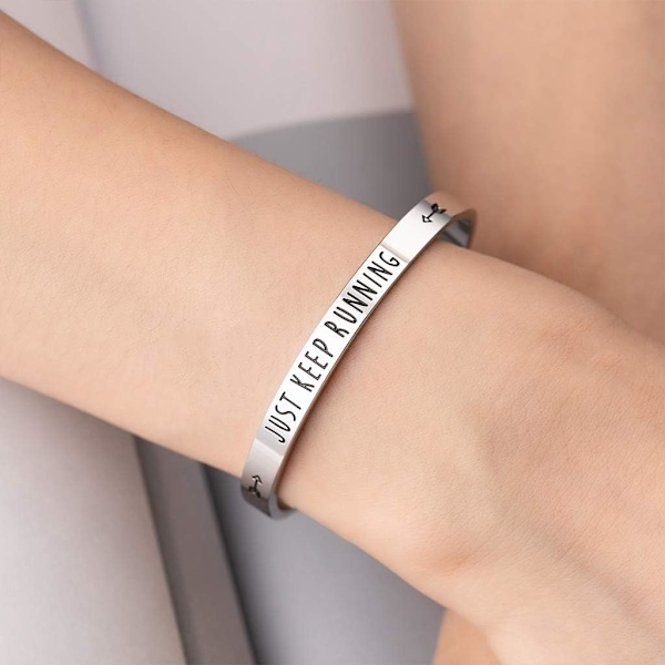 Vänskapsarmband för kvinnor - Inspirerande vänskapspresenter till bästa vän, motiverande manschettarmband för systrar, mamma, lärare, presenter 1Just Keep running