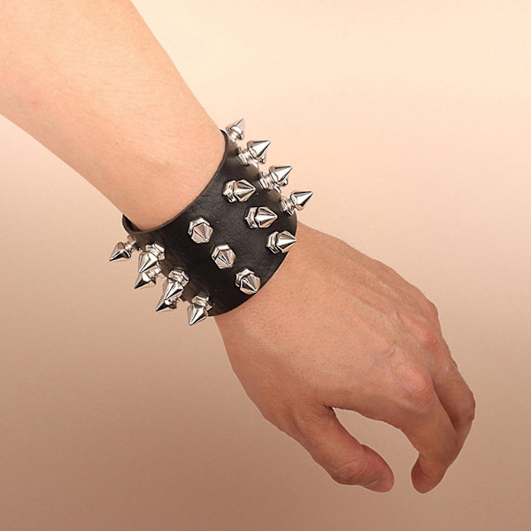 6-delad set med punknitade läderarmband