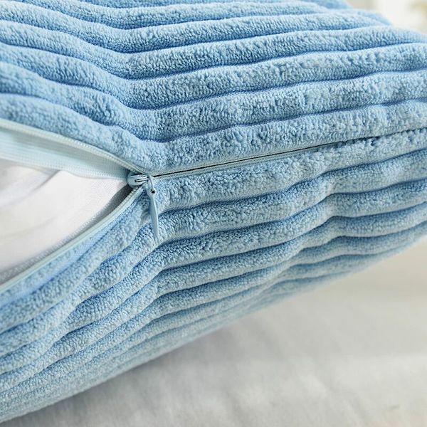 Set med 2 dekorativa randiga manchesterkuddfodral rektangulära avlånga kuddfodral för soffa 18 x 18 tum babyblå