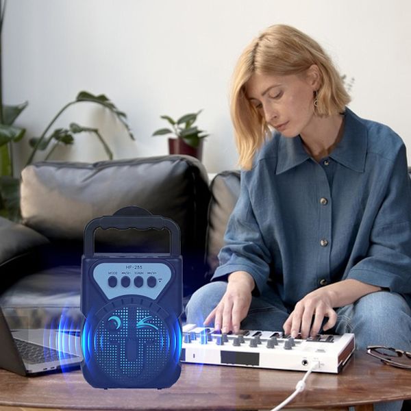Bärbar trådlös Bluetooth-högtalare Bärbar högtalare med Bluetooth 5.0 Även TFCard, AUX-kabel, USB-minne（Svart）