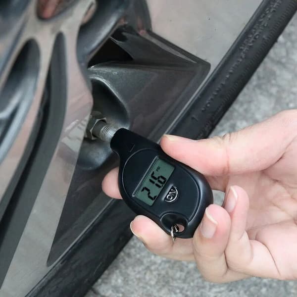 Mini däckdäck lufttrycksmätare testare digital LCD-display bildäck lufttrycksmätare mätare bil motorcykel däck säkerhetslarm