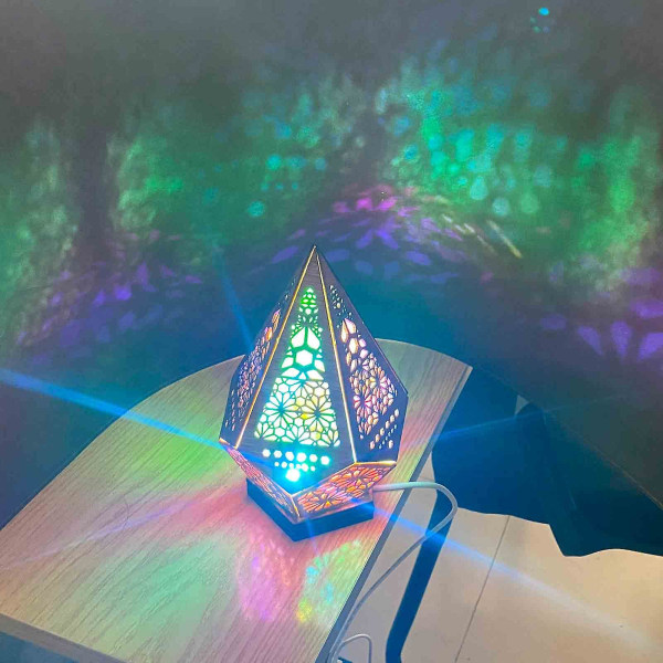 Boheemi puinen lattiavalaisin, värikäs Diamond Polar Star -lattiavalaisin USB latauksella