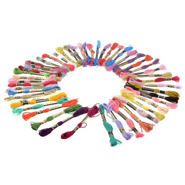 50 nippua puhdasta puuvillaa ristipistokirjontalankaa, hammaslankaa ja ompelulankaa eri väreissä (kuten kuvassa)