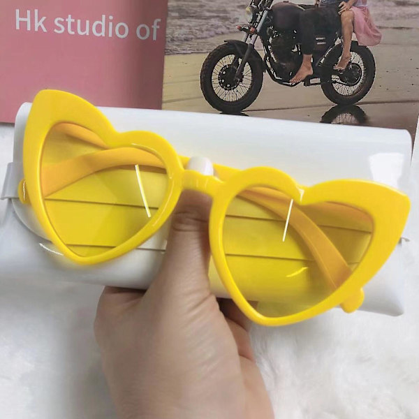 Nya hjärtformade solglasögon för kvinnor, trendiga söta hjärtglasögon retro Taylor solglasögon (gula)