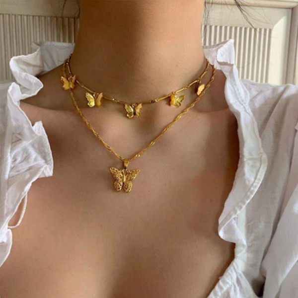 Boho flerskiktat guld halsband med ihålig fjärilshänge Fjärilshalsband Mode nyckelben kedja Smycken för kvinnor och flickor