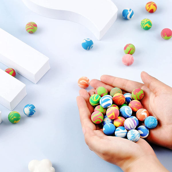100 stycken små studsbollar i gummi med hög studs