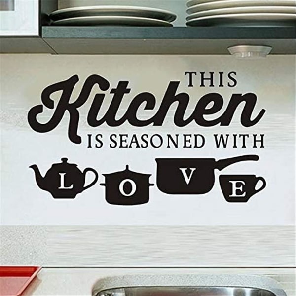 Dette kjøkkenet er krydret med kjærlighet Veggklistremerker Kjøkkendekorasjon Veggdekorasjoner Inspirasjonssitater Vinylveggmaleri Hjemdekorasjon