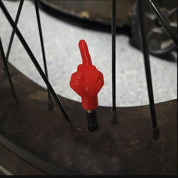 100% Ny 4 Mellanfinger Ventilstammlock Rolig Prank Däcklock för Bil Cykel（Blandad färg）