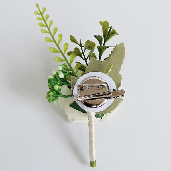 4 stk. bryllupsknapphullsblomst for menn, hvit bryllupsknapphullsblomst