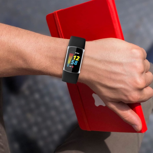 Perfekt skydd för Fitbit Charge 5, skärmskydd säkerställer kristallklar synlighet, robust TPU-stötfångarfodral erbjuder oöverträffat helkroppsskydd