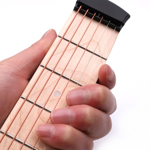 Bärbart Gitarrövningsverktyg, Gitarrackordtränare för Realistisk Övningsupplevelse, Tyst Övning med Fuktskydd och Justerbar Sträng