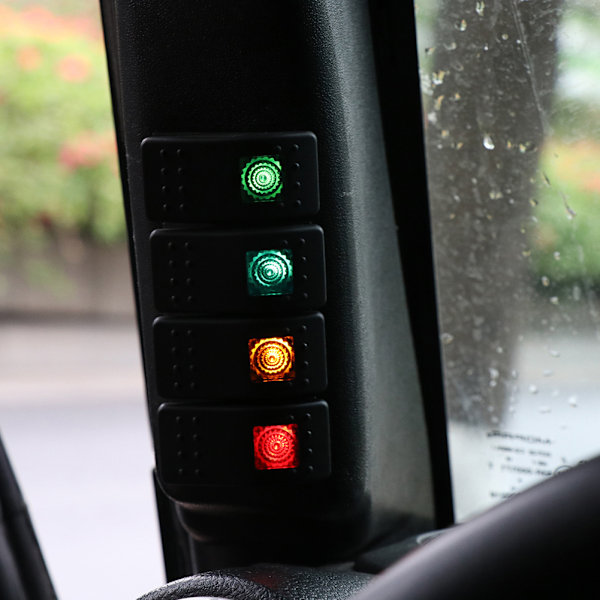 Utsökt vippströmbrytarpanel för Jeep Wrangler, LED-belysta strömbrytare för tydlig nattdrift, förmonterade utskärningar för snabb installation