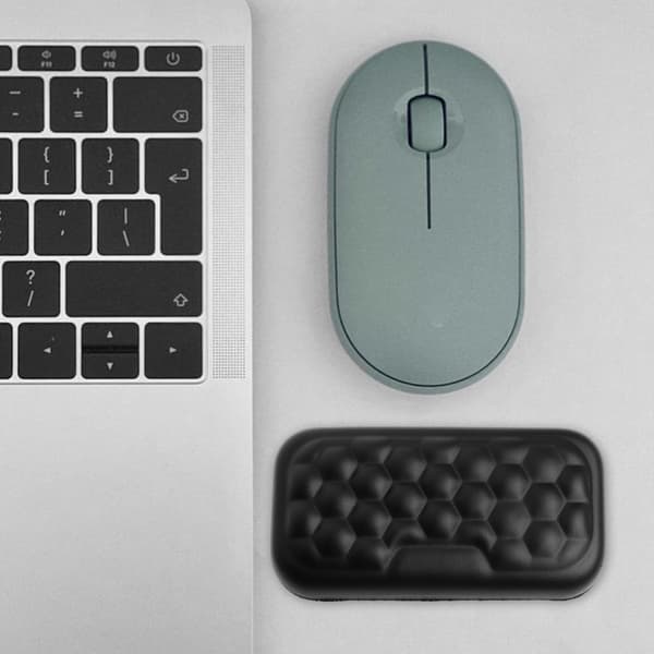 Memory foam musemåtte med håndledsstøtte, albuestøtte Ergonomisk håndledsstøttepude til lindring af håndledssmerter, velegnet til bærbare computere,