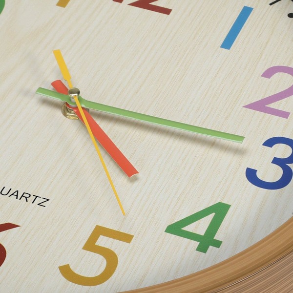 Väggklocka för barn, 30 cm tyst analog utan tickande, klara färger med lättlästa visare, idealisk för klassrum och sovrum, träådring