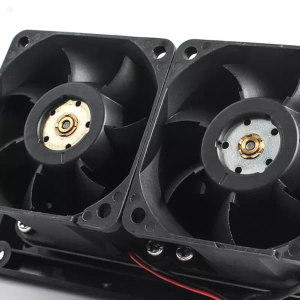 12V Sideudstødningsventilator til Campingvogn/Autocamper - Stille & Høj Ydeevne - Nem Installation