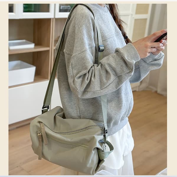 Versatile Gym Bag with Adjustable Strap: Sport, Shoulder Bag, Weekend Bag Green