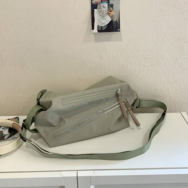 Versatile Gym Bag with Adjustable Strap: Sport, Shoulder Bag, Weekend Bag Green