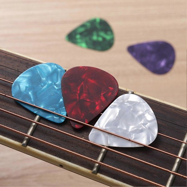 30st Gitarrplektrum 0.5mm 0.75mm 1.0mm Tunna Varierade Färgglada Kärlekshjärta Celluloidplektrum för Bas Elgitarr Akustisk Gitarr Ukulele KAESI